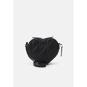 3779314 Coach QUILTED HEART CROSSBODY - Across body bag black