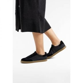 4468110 OYSHO Trainers - black