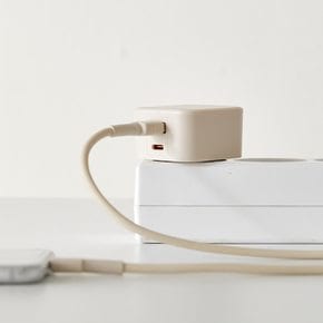 30W 스퀘어 멀티 고속 충전기 USB C 타입 오가닉 베이지