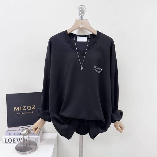 미즈큐즈 / 홀리데이 레터링 브이넥 루즈핏 맨투맨 티셔츠 2color