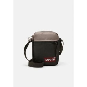 4999834 Levis MINI CROSSBODY SOLID BATWING UNI - Across body bag army green