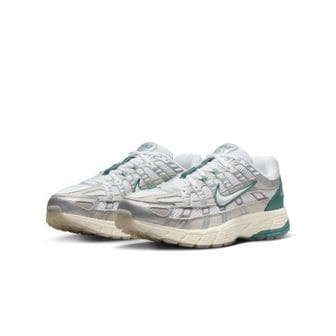 나이키 4730040 Nike P-6000 PRM sneakers in white and dark green