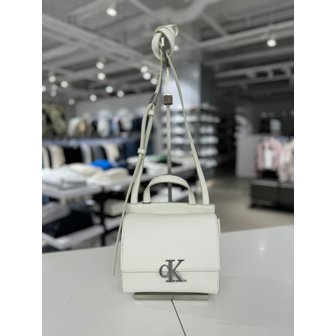 Calvin Klein Jeans [시흥점] 여성 스퀘어 플랩 크로스백 40W0646-105