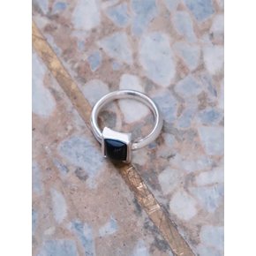 ONYX RECTANGLE RING