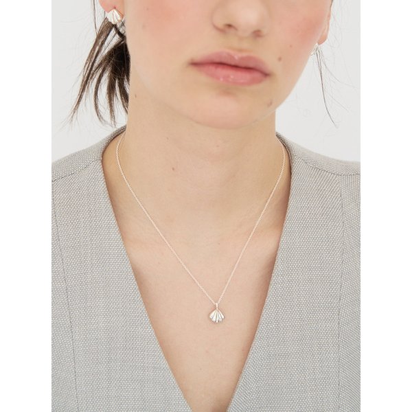 Shell Flow Necklace
