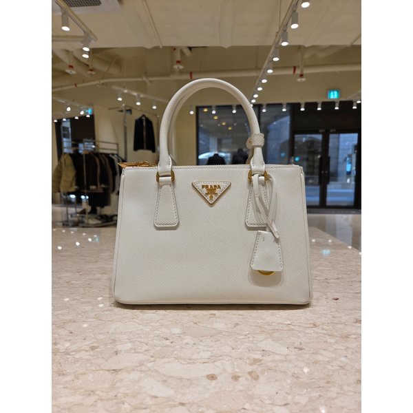[부산점] [프라다] 여성 갤러리아 사피아노 스몰 토트백  1BA896-NZV-F0009