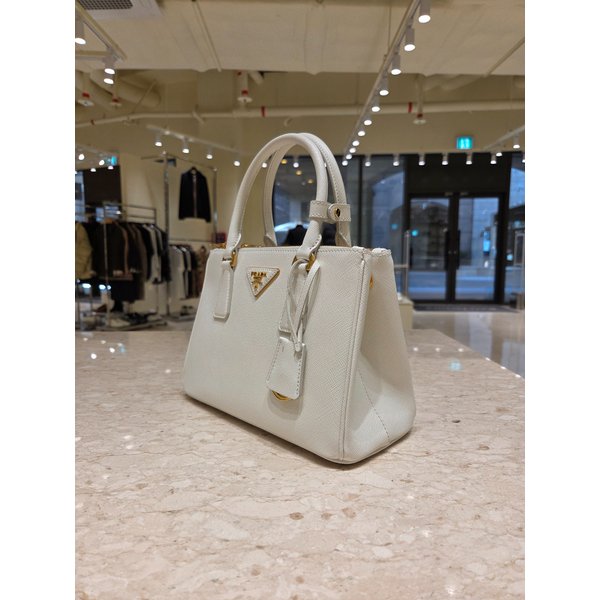 [부산점] [프라다] 여성 갤러리아 사피아노 스몰 토트백  1BA896-NZV-F0009