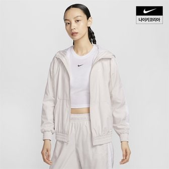 나이키 우먼스 나이키 스포츠웨어 클래식 우븐 루즈 UV 프로텍션 후드 재킷 NIKE FV6299-104