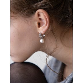 Curved line pearl drop earring