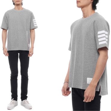 톰브라운 24SS 남성 사선 스트라이프 반팔티셔츠 (MJS246A 07323 055 24S)