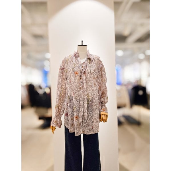 [파주점] [더아이잗컬렉션]퍼퓸 플라워 프릴 블라우스 CR3A0BL841