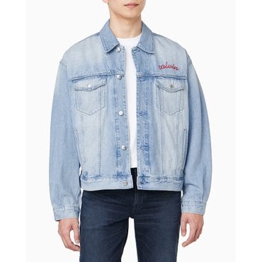 Calvin Klein Jeans 남성 90s 릴렉스핏 라이트블루 자수 데님 자켓(4RC720G)
