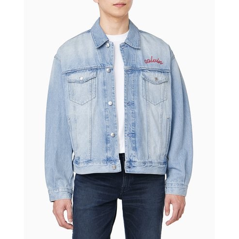 Calvin Klein Jeans 남성 90s 릴렉스핏 라이트블루 자수 데님 자켓(4RC720G)