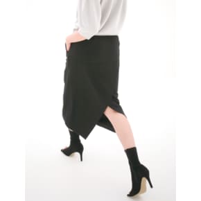 Bending Back Slit Skirt _Black