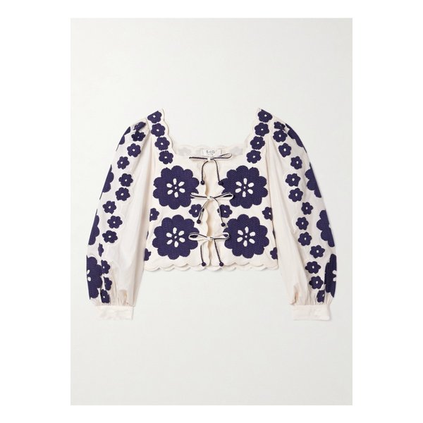 캐트린 타이 프론트 스캘럽 아플리케 코튼 보일 블라우스 아이보리 46376663162873844