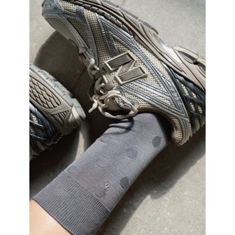 히그 [no.441] charcoal dot socks