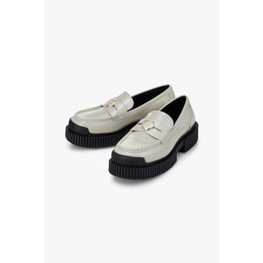 ARMANI EXCHANGE 여성 헥사곤 로고 에나멜 페니 로퍼( A424375501)웜 그레이