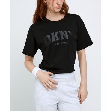 DKNY 바시티 새틴 로고 오버사이즈 레깅 티셔츠 (DW2F7TTS078U)