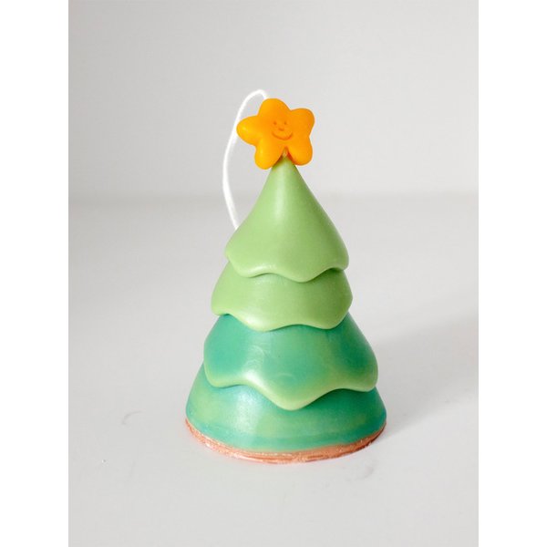 Christmas tree with 노란별