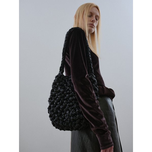 VEGAN LEATHER SHOULDER BAG IN BLACK