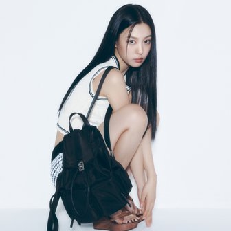 분크 Hey Double Pocket Backpack M (헤이 더블 포켓 백팩 미듐) Black VQB3-1BP880-1BKXX