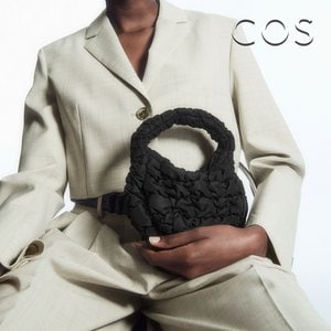  COS 코스 구름백 퀼티드 마이크로백 가방 블랙