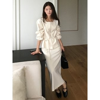 JOORTI [세트] 모니카 스퀘어넥 스트랩 블라우스 + 모니카 백슬릿 스커트 크림 J1835