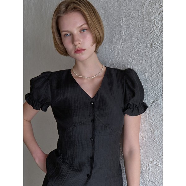 브이넥 핀턱 하프 블라우스 블랙 BE068