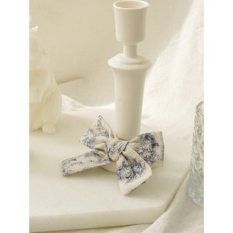 아림클로젯 루브르에서도 돋보이는 - 리본 집게핀