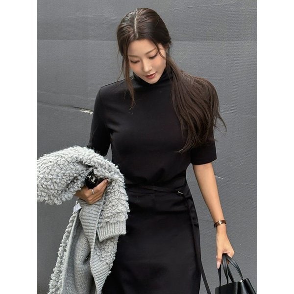 하이넥 반팔 티셔츠_BLACK