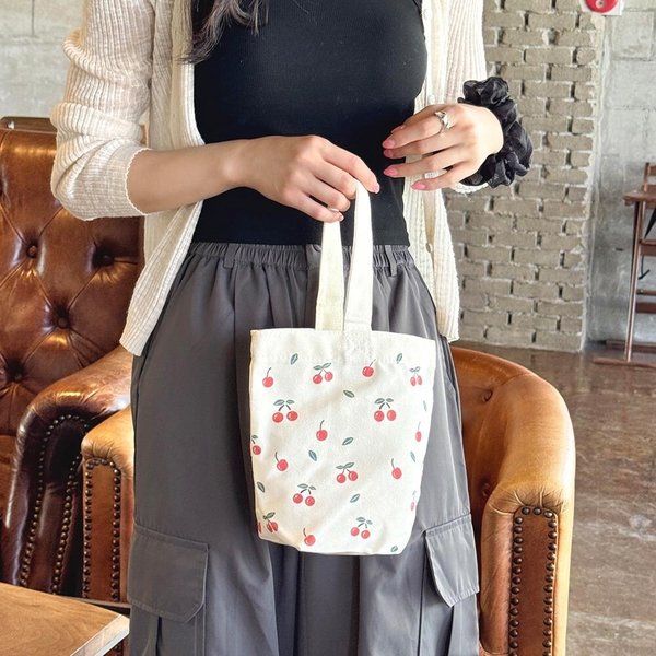 [옷자락] 여성 나들이 체리 패턴 미니멀 캔버스 핸들 토트백
