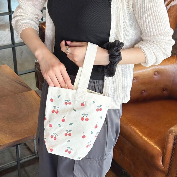[옷자락] 여성 나들이 체리 패턴 미니멀 캔버스 핸들 토트백