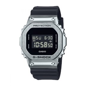 카시오 G-쇼크 (G-SHOCK) 메탈 커버 시리즈 GM-5600U-1JF