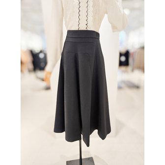아이잗컬렉션 [파주점] [더아이잗컬렉션]인시전 커브 플레어 스커트 CR2A0SK321
