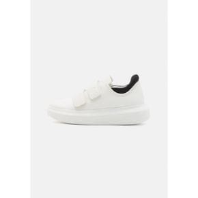 5108665 DKNY JAMIAH - Trainers white/black