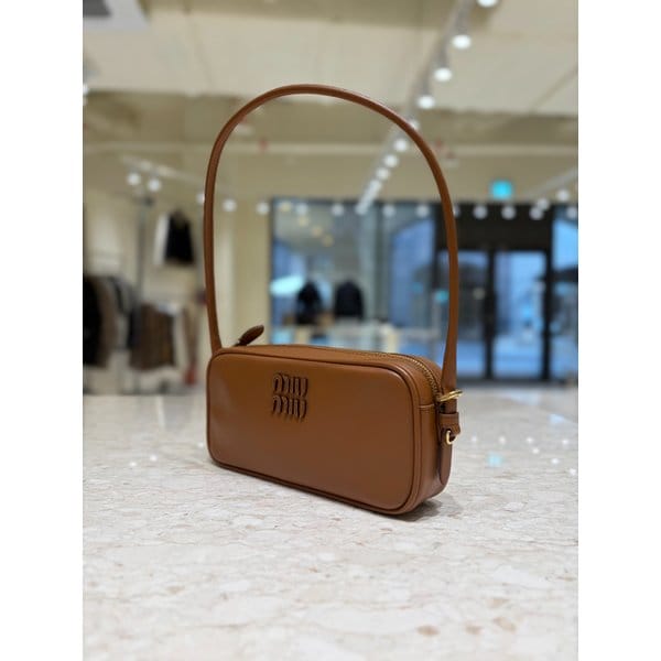 [부산점] 여성 로고 가죽 파우치 숄더백 5NE024-AF8W-F0046