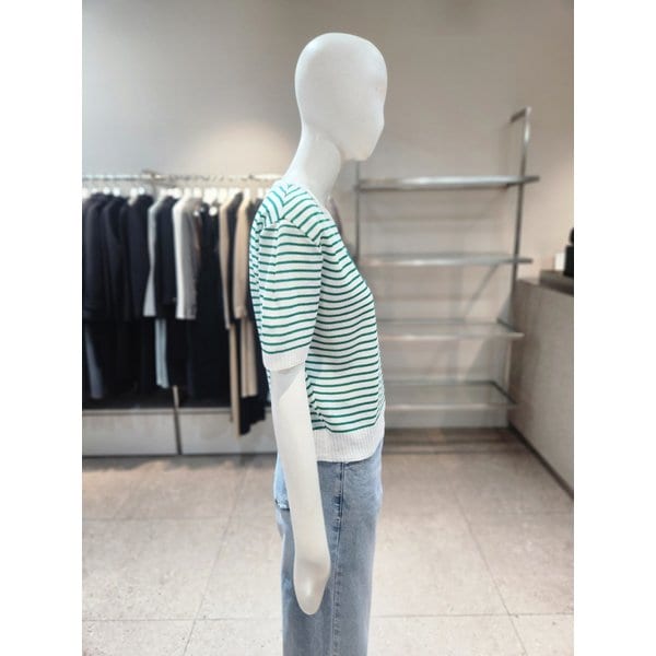 [여주점] [나이스클랍] 스트라이프 레터링 니트 A262PWK305