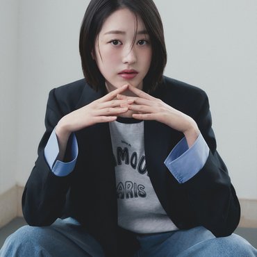 케네스레이디 네크 배색 티셔츠(장다아 착용) EWTSPE0200