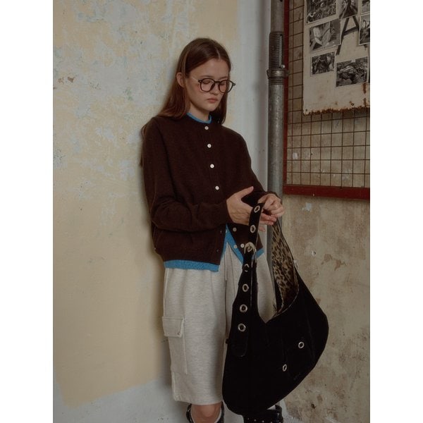 SUEDE BUCKLE REVERSIBLE SHOULDER BAG_BLACK