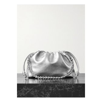 로에베 플라멩코 메탈릭 가죽 클러치 실버 1647597352098152