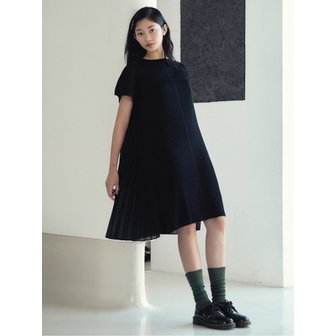 피네플리츠 트위스트 원피스 블랙