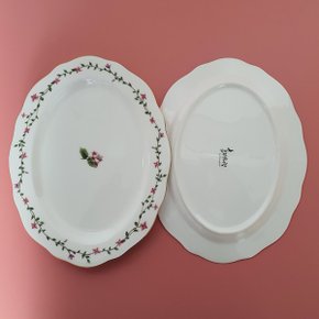 효재의 꽃수 이야기 타원접시 ~ 과일 등 다용도로 사용하세요~~ 너무 여성적이고  품질좋은 본차이나 제품~~