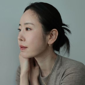 [ 본사정품 / 실크 파우치 쇼핑백증정 ] 14k 골드필드 실버 지르코니아 음표 라인 스틱 귀걸이