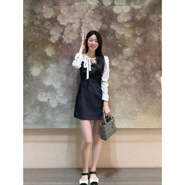 니나 배색 리본 타이 원피스_화이트