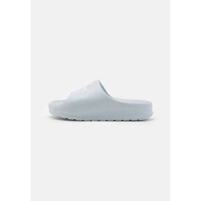 4409982 Lacoste SERVE SLIDE 2.0 - Mules light blue