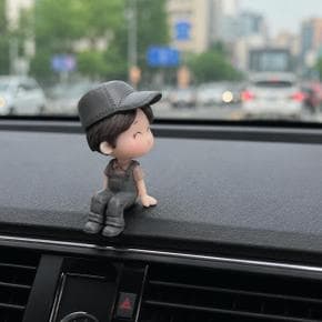/더스위트 남자아이 피규어 모니터 차량용 소품 남자친구 인형