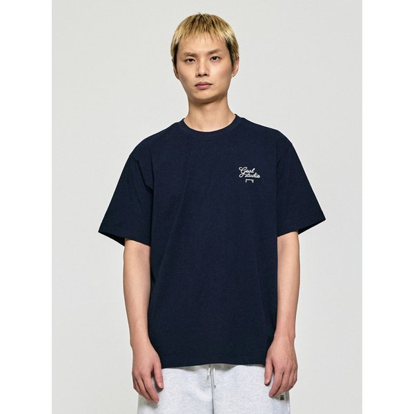 ESSENTIAL SCRIPT TEE-NAVY