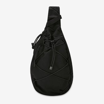  CP컴퍼니 남성 렌즈 와펜 블랙 크로스백 18CMAC114A 005269G 999