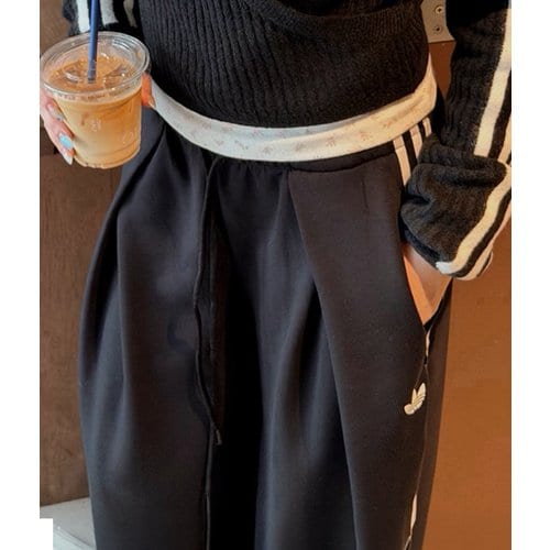 아디다스 바이 제니 플리티드 트랙팬츠 LD8922 ADIDAS ORIGINALS BY JENNIE