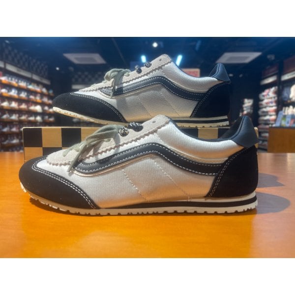 [여주점] (남여공용) 스니커즈 슈퍼 로우 프로 (블랙) (VN000D83IAS)